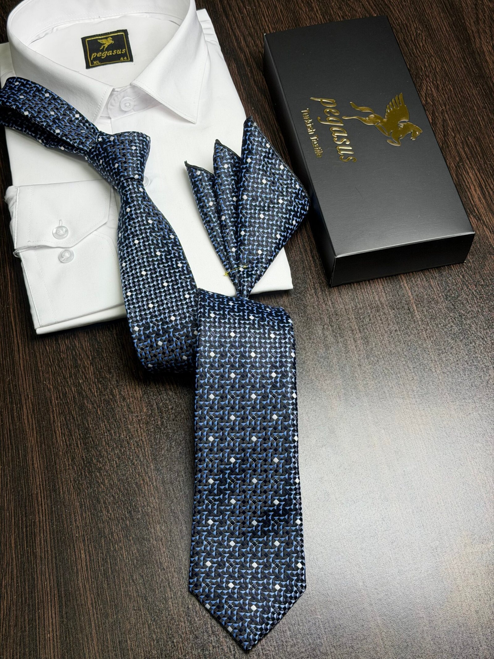 Tie & pocket square — Navy · 7.5 cm