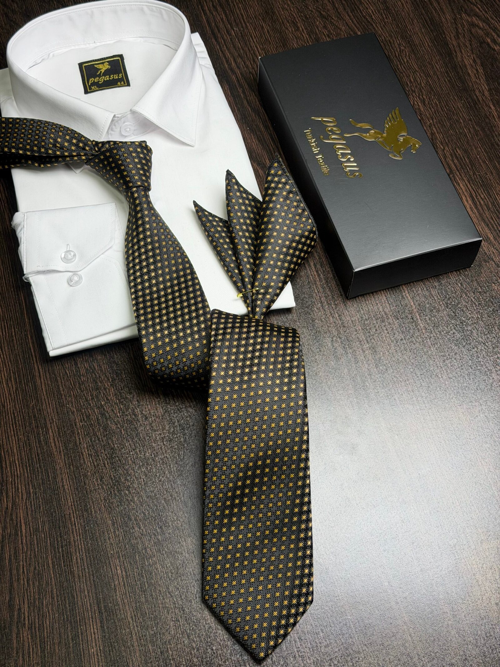 Tie & pocket square — Black & Gold · 7.5 cm