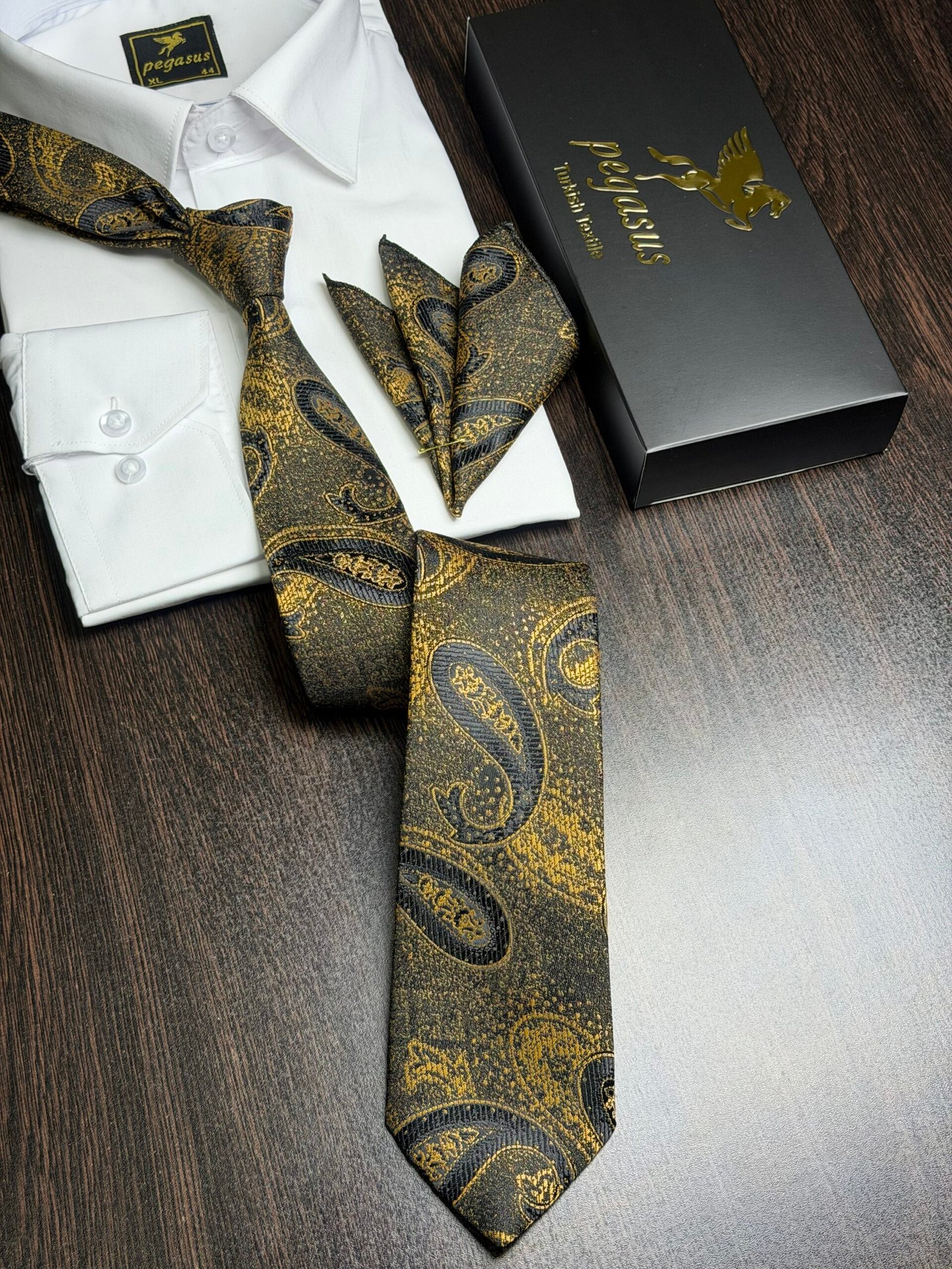 Tie & pocket square — Black & Gold · 7.5 cm