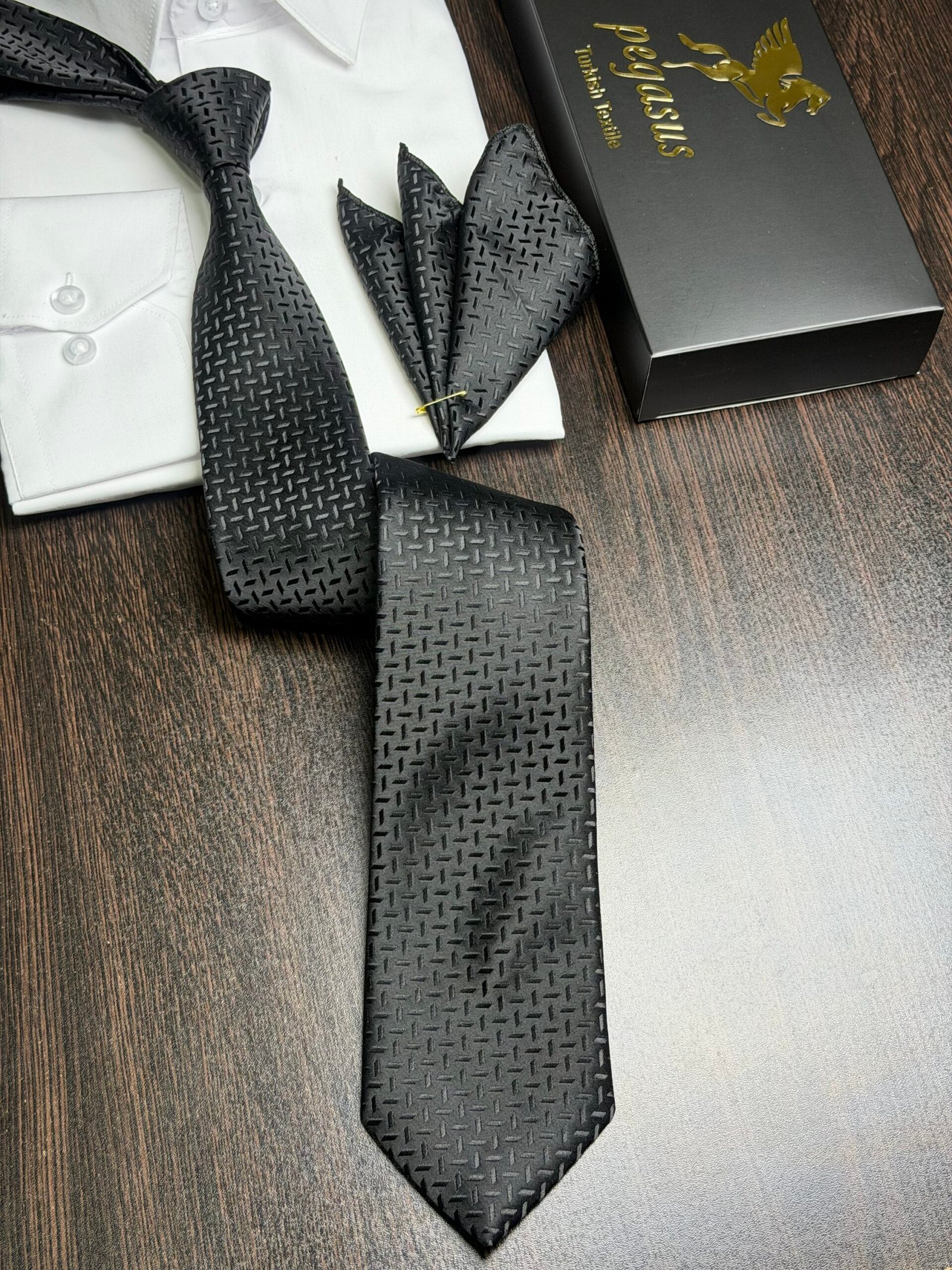 Tie & pocket square — Dark Black · 7.5 cm