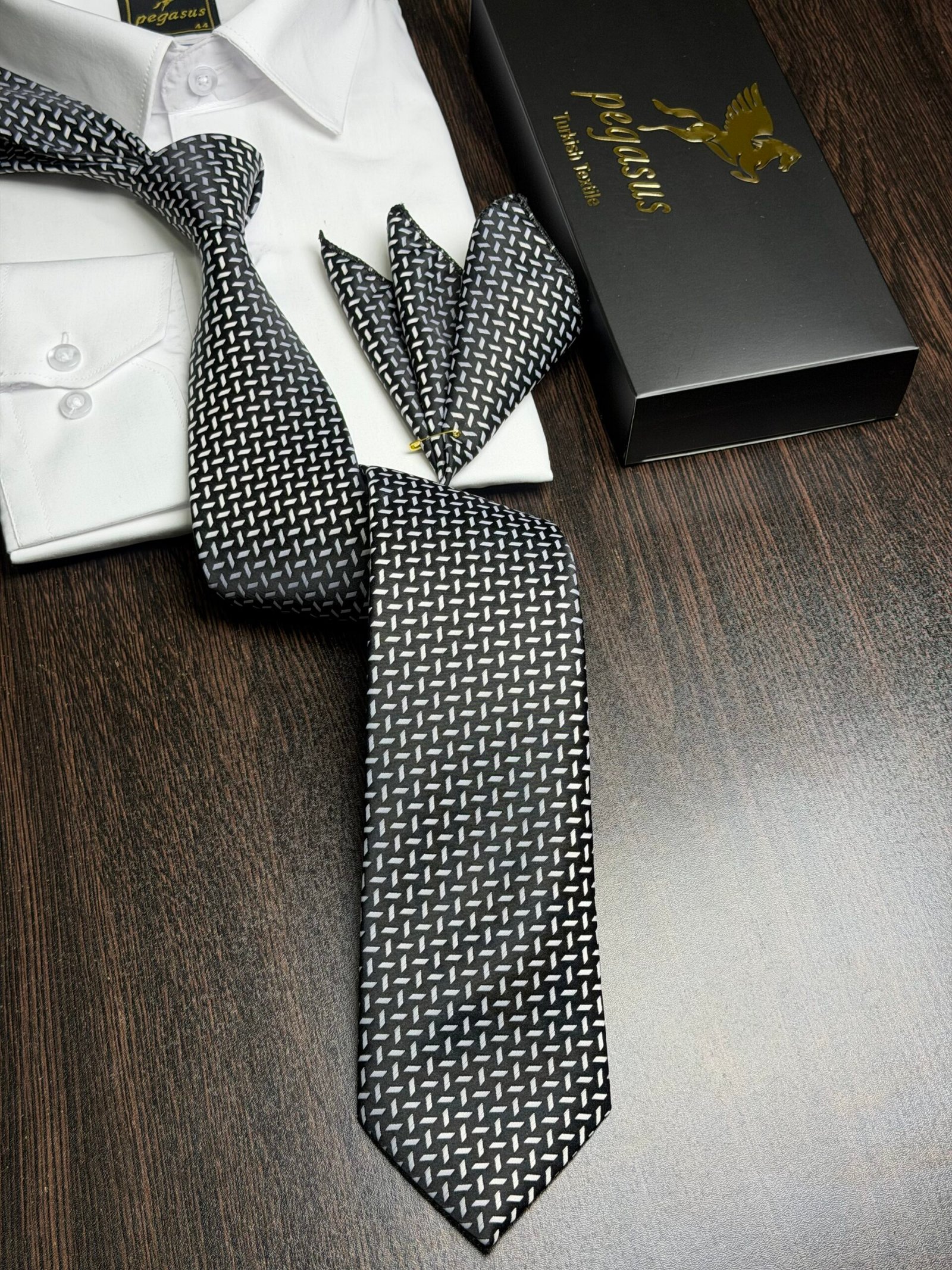 Tie & pocket square — Black · 7.5 cm