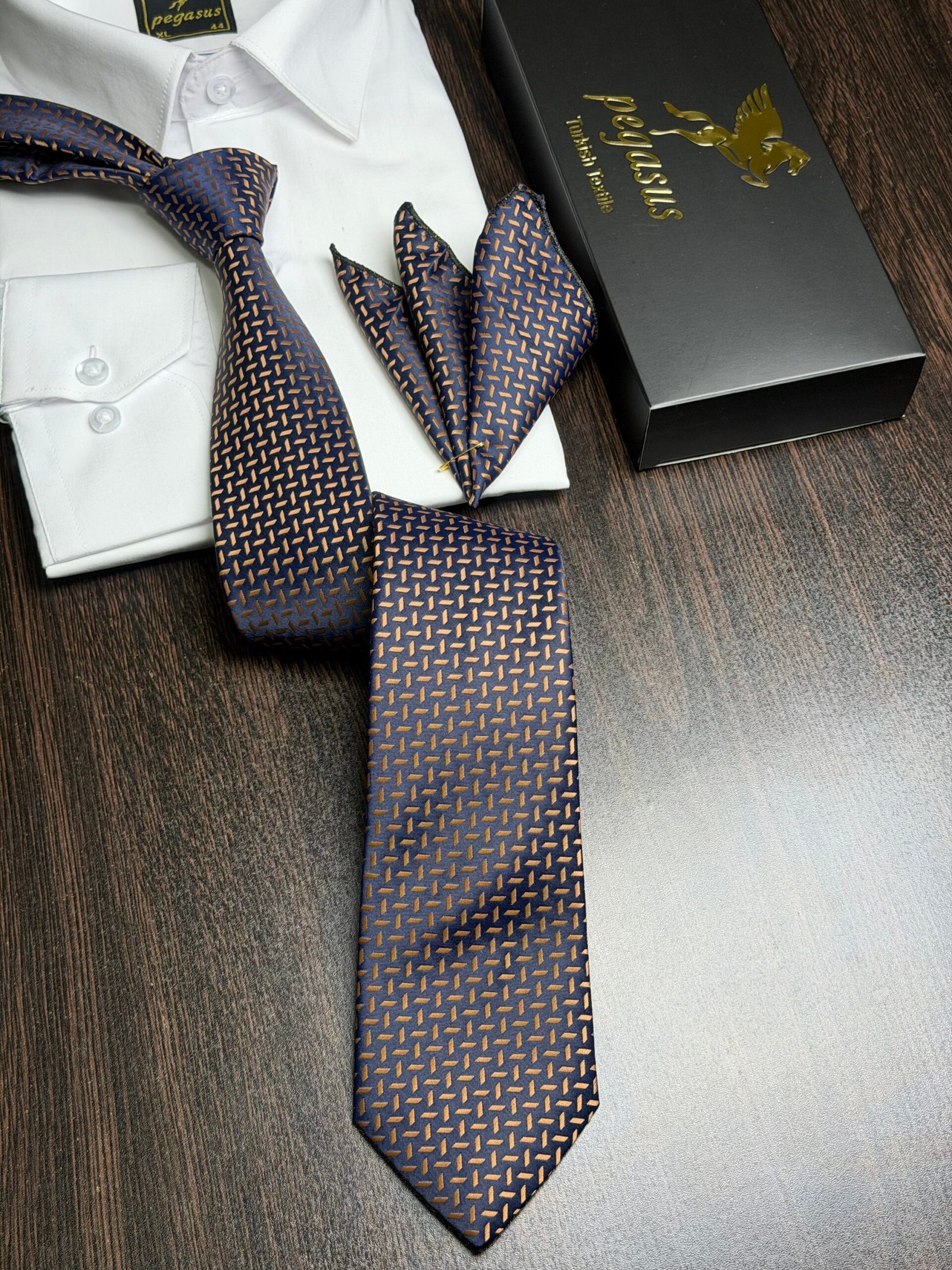 Tie & pocket square — Navy · 7.5 cm