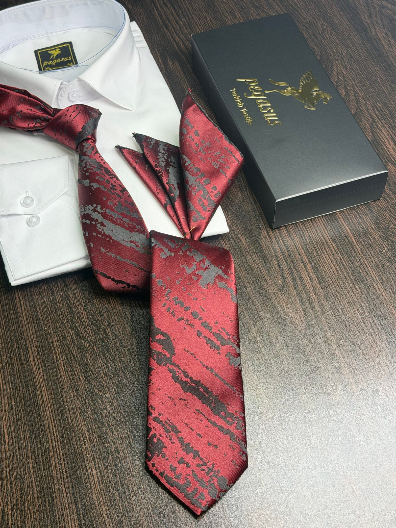 Tie & pocket square — Burgundy · 7.5 cm