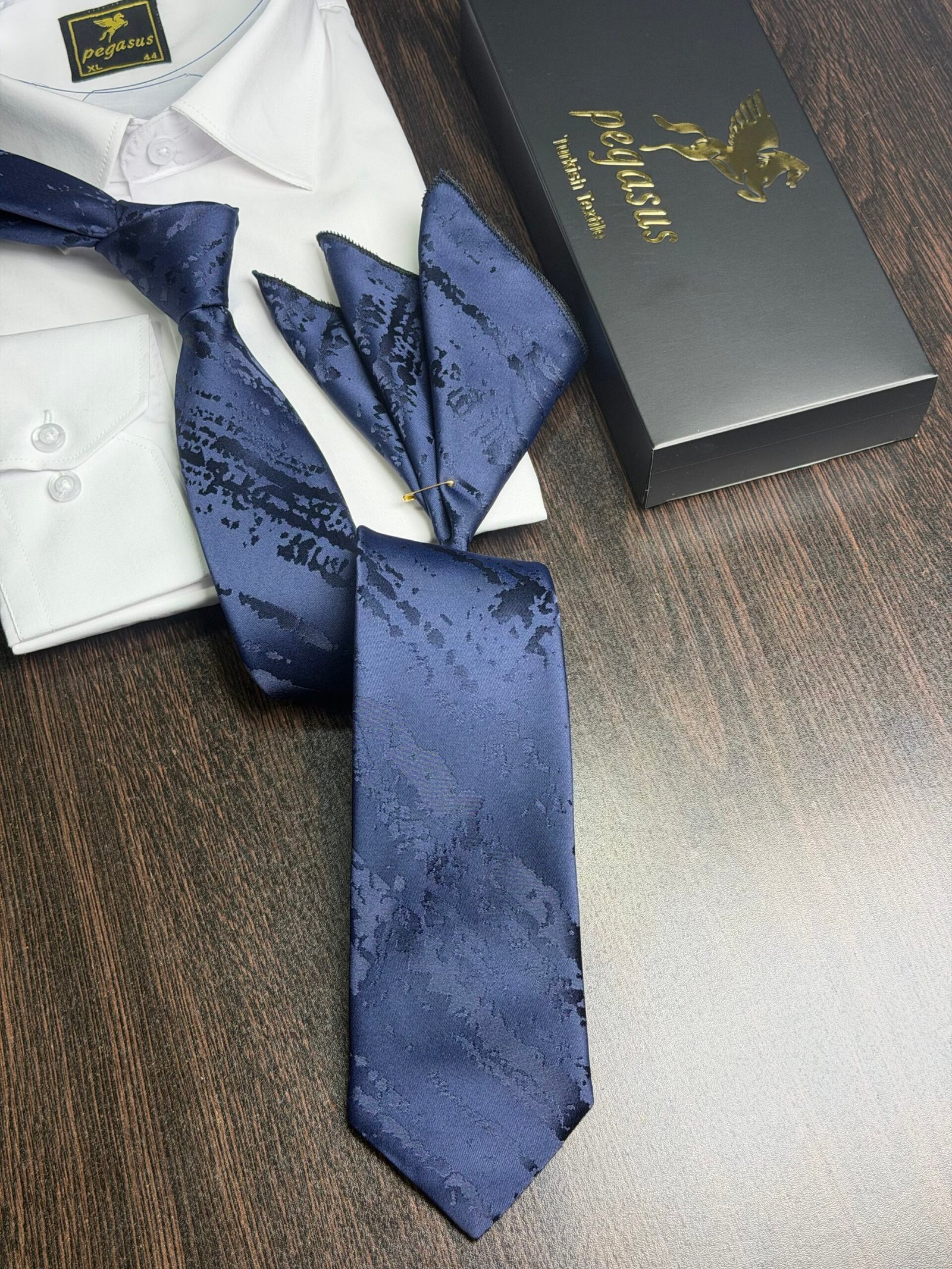 Tie & pocket square — Navy · 7.5 cm