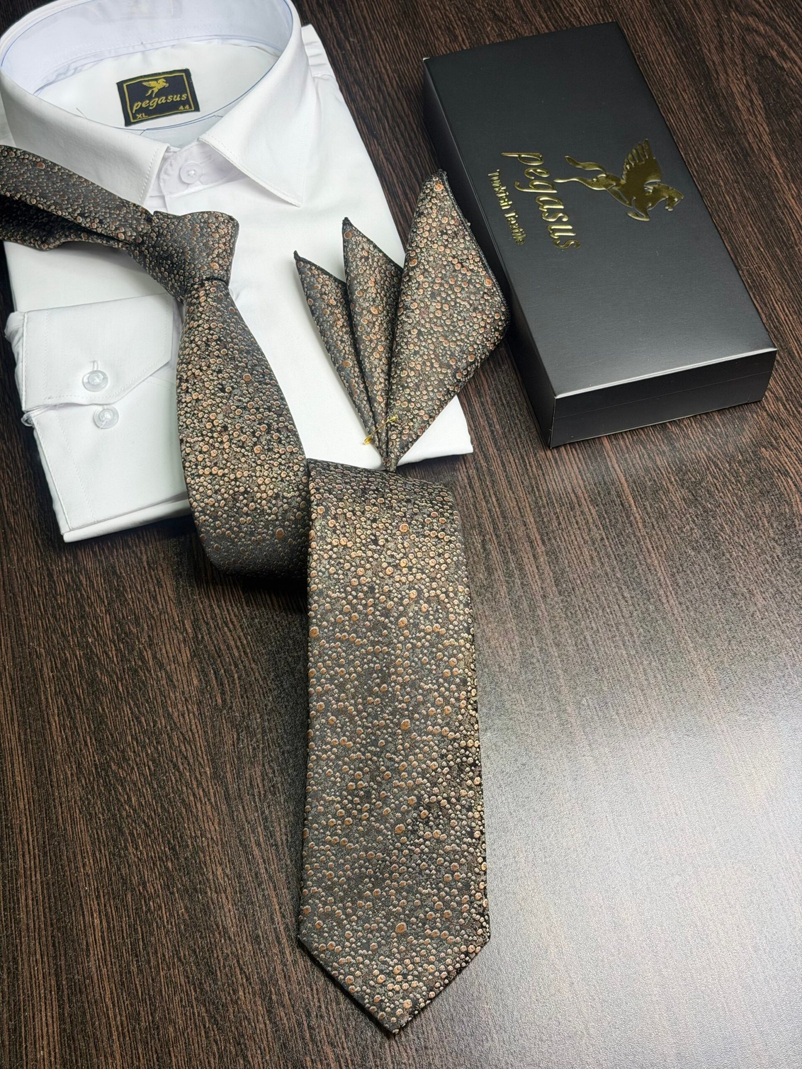 Tie & pocket square — Beige · 7.5 cm